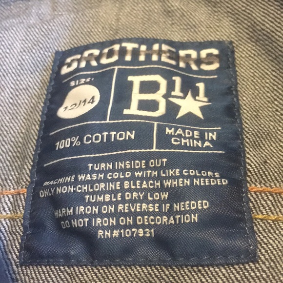 A jacket - Picture 6 of 6